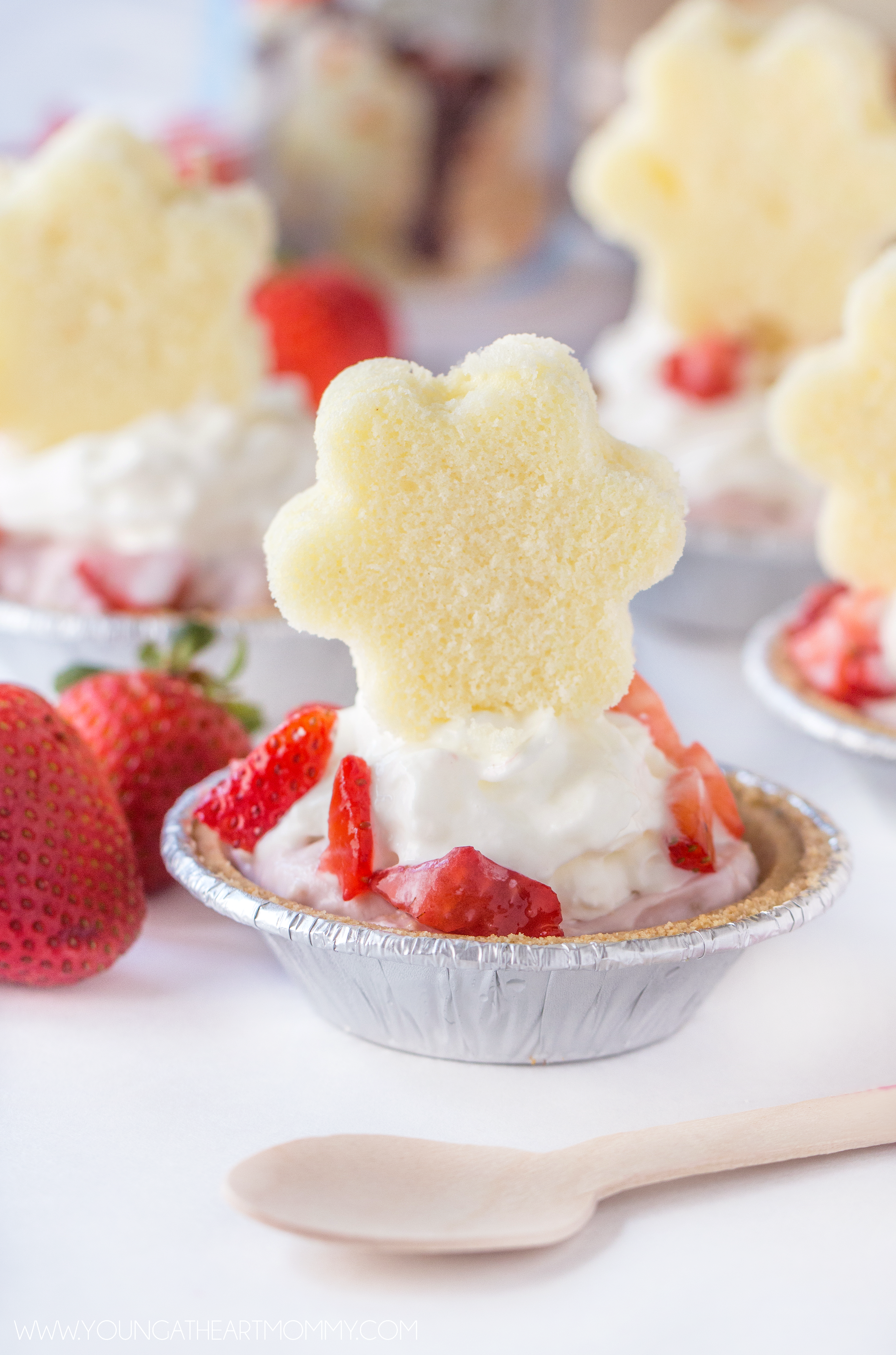 Mini No Bake Strawberry Shortcake Pies Young At Heart Mommy